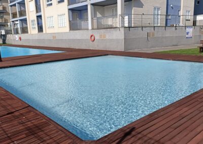 piscina-junto-al-mar