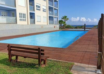 piscina-junto-al-mar